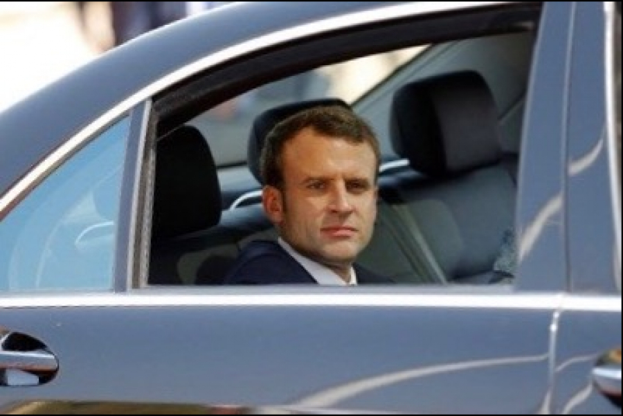 Envers qui Emmanuel Macron est-il débiteur ?