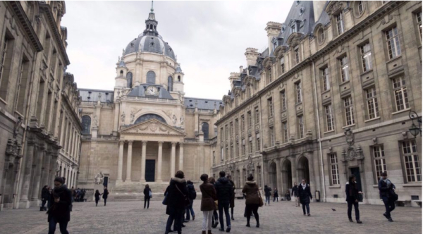 L’État français manque d’une vision claire pour ses universités, confrontées à des défis financiers croissants