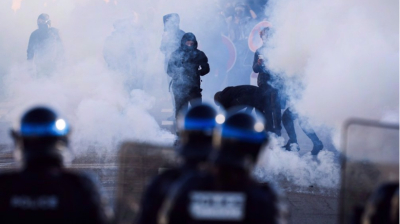 Mouvement lycéen en France : Téhéran dénonce les violences policières contre les lycéens protestataires