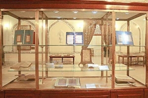 Deux manuscrits coraniques attribués à l’Imam Hossein (as) et à l’imam Sajad (as) au musée de l’Astan Qods-e Razavi