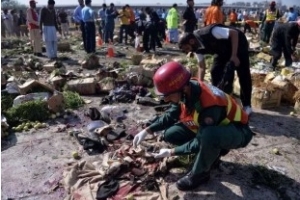20 morts dans un attentat sur un marché pakistanais