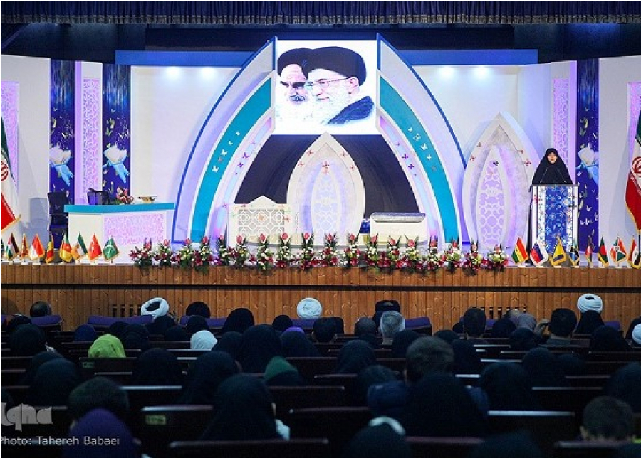 Les finalistes de la section féminine du concours coranique iranien présentées