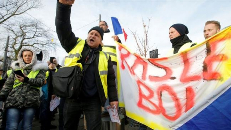 Gilets jaunes : le gouvernement de Macron fait marche arrière