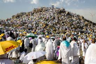 Des milliers de pèlerins se sont rassemblés aujourd'hui autour du Mont Arafat, près de La Mecque, marquant l'étape la plus importante du grand pèlerinage(HAJJ).