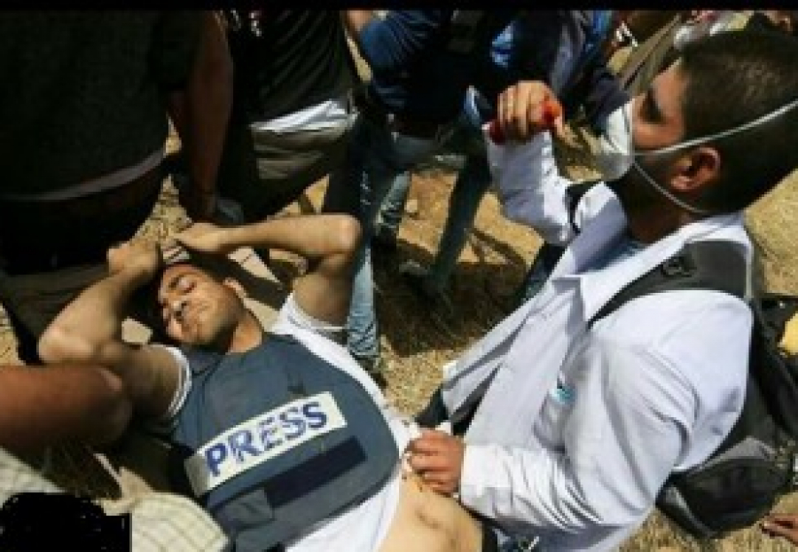 Obsèques à Gaza de Palestiniens dont un reporter tués par les snipers israéliens