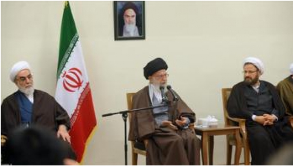 Un leader iranien détache le papier de l&#039;art du point de vue islamique
