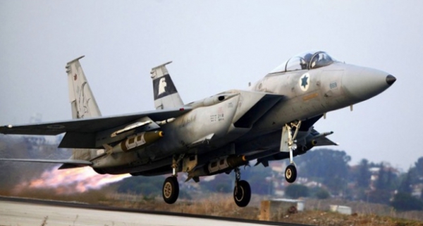 Syrie : Israël bombarde Quneitara!!
