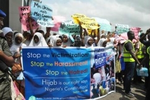 Nigeria: tribunal confirme l&#039;interdiction du hijab à l&#039;école, les musulmans indignés