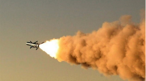 Chasseurs et hélico iraniens équipés de missiles de croisière