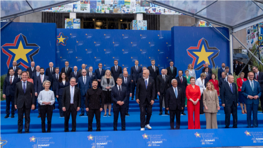Après le sommet Trump-Poutine, les Européens tentent de reprendre la main