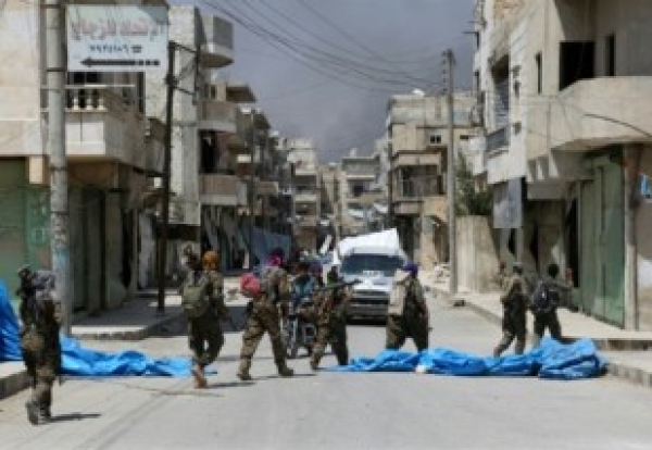 Syrie: Daech enlève 2000 civils en fuyant Minbej