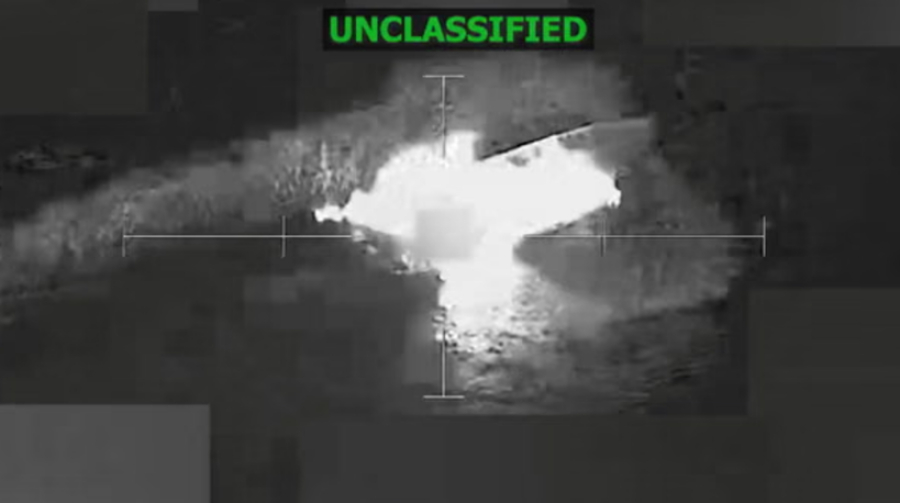 Trois morts lors d’une attaque américaine contre un navire dans le Pacifique alors qu’un porte-avions arrive dans les Caraïbes