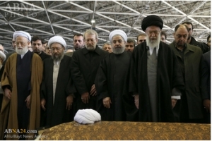 Imam Khamenei mène la prière funéraire de l&#039;ayatollah Rafsanjani en présence de centaines de milliers de personnes en deuil iran