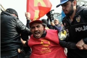 Manifestation à Istanbul: la police use de gaz lacrymogène