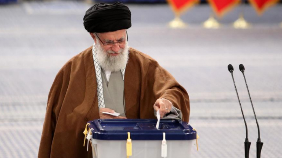 Le Lieder iranien exerce son droit de vote aux élections législatives