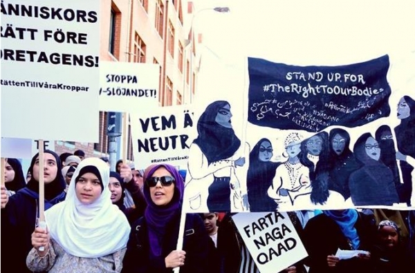 Manifestations des ouvrières musulmanes contre l’interdiction du voile en Suède