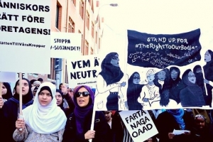Manifestations des ouvrières musulmanes contre l’interdiction du voile en Suède