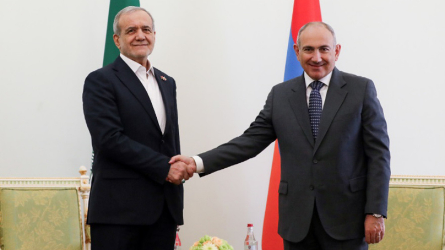 L&#039;Iran et l&#039;Arménie signent 10 protocoles d&#039;accord lors de la visite de Pezeshkian à Erevan