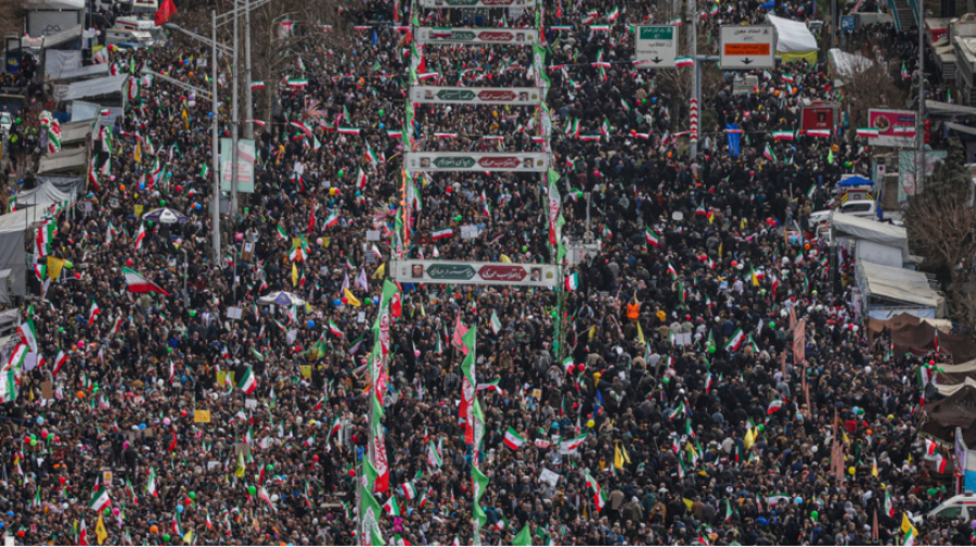 Iran : des millions de personnes commémorent le 47e anniversaire de la victoire de la Révolution islamique