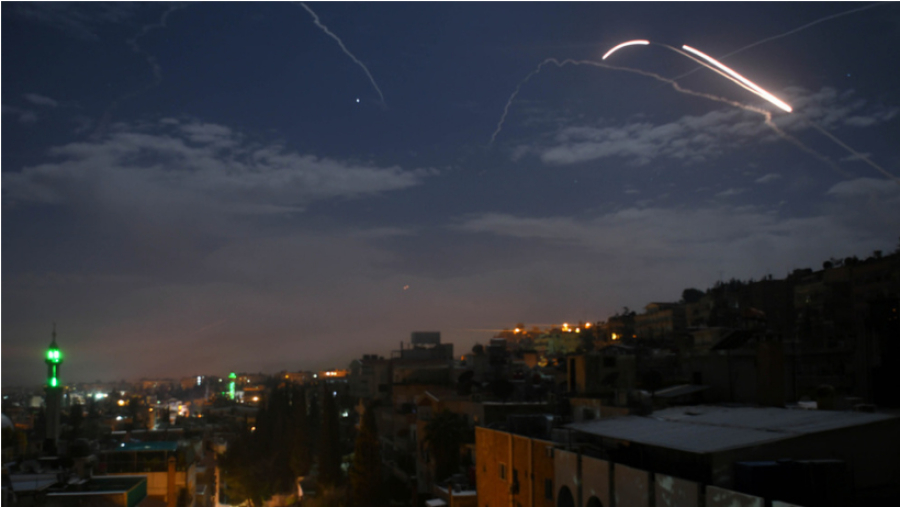 Syrie : la défense antiaérienne tire sur des missiles israéliens et détruit plusieurs d’entre eux
