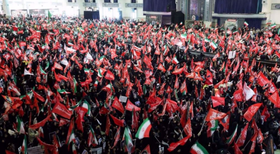 Une foule immense rend hommage à l’Ayatollah Seyyed Ali Khamenei à l’occasion du 40e jour après ses funérailles