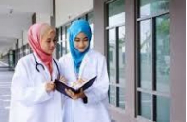 Etats-Unis : les infirmières voilées oeuvrent à la réduction des préjugés islamophobes