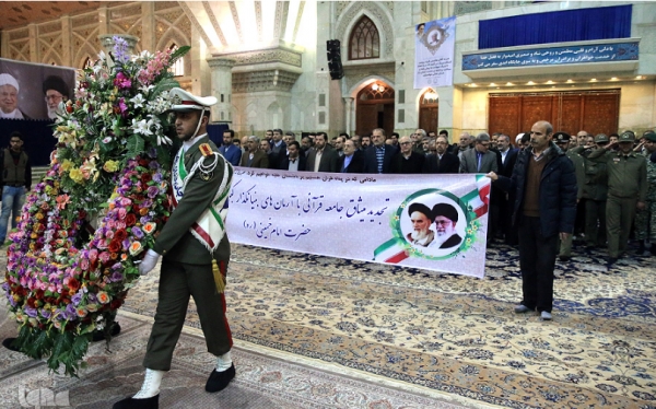 Les activistes coraniques iraniens ont visité la tombe de l&#039;imam Khomeiny (as)