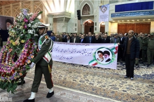 Les activistes coraniques iraniens ont visité la tombe de l&#039;imam Khomeiny (as)