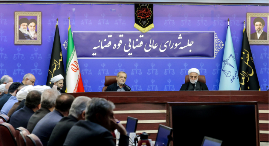 L'Iran est engagé dans une « guerre totale » contre les États-Unis, l'économie au cœur du conflit, selon le président Pezeshkian