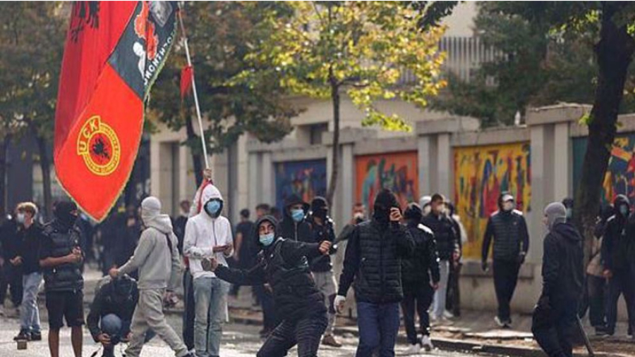 Manifestations des lycéens albanais et aggravées par la violence policière