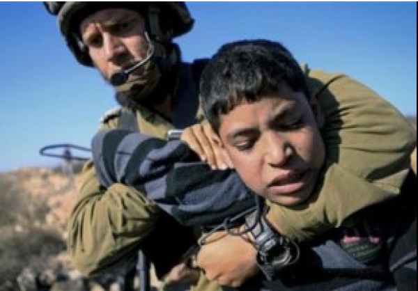 Des enfants palestiniens incarcérés arbitrairement par le régime hébreu