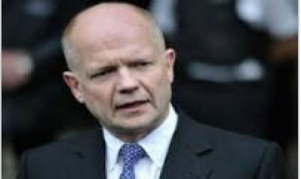 Hague : &quot; nous sommes prêts à améliorer les liens avec l&#039;Iran&quot; 
