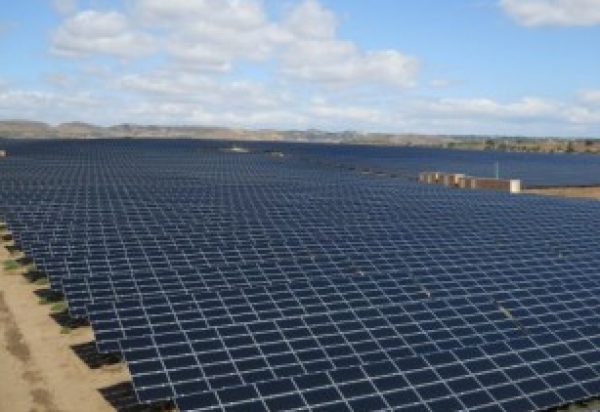 Iran: La plus grande centrale solaire du monde, à Ispahan