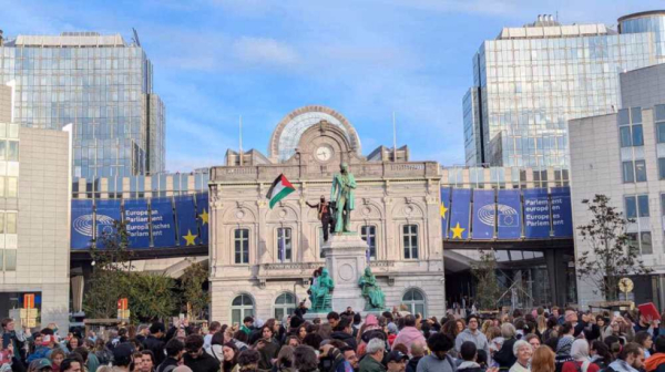 Flottille mondiale Sumud : un millier de personnes rassemblées devant le Parlement européen