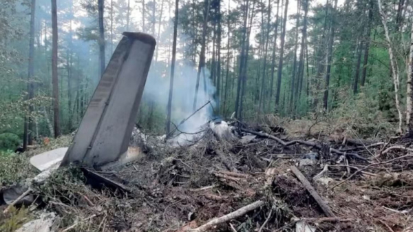 Un avion russe avec 49 personnes à bord s&#039;est écrasé ; pas de survivants