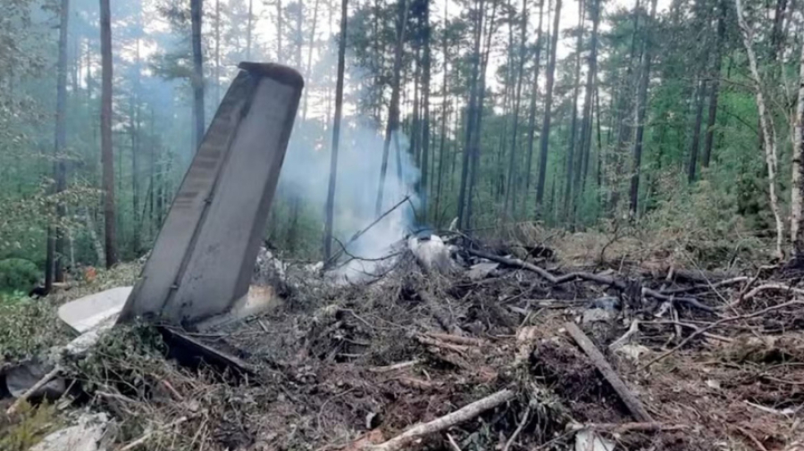 Un avion russe avec 49 personnes à bord s&#039;est écrasé ; pas de survivants