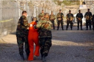 A Guantanamo, on alimente les grèvistes de la faim de force... dans le plus grand secret