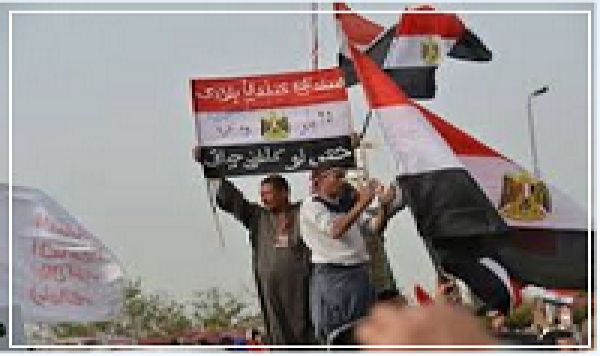Egypte: des militaires appellent à la manifestation au Caire