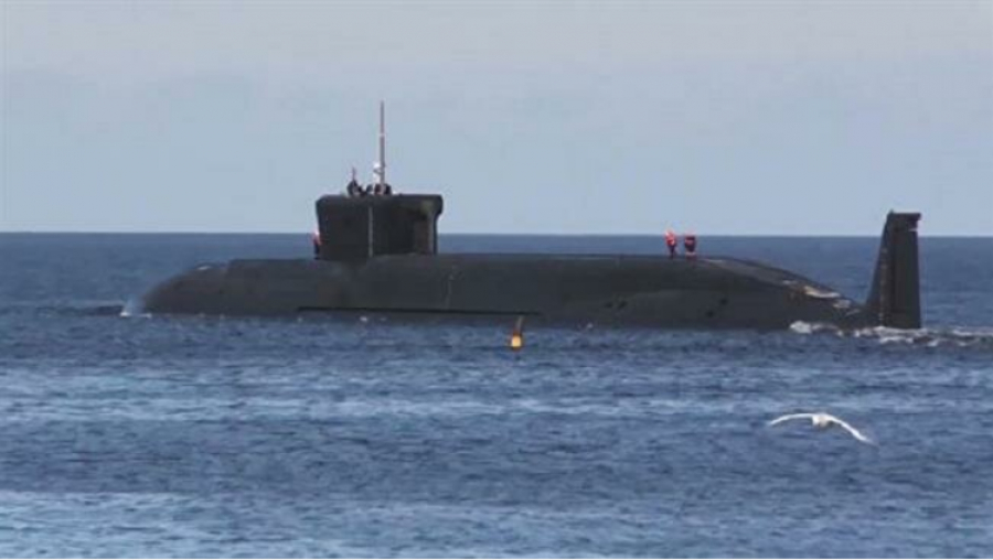 Les sous-marins russes lancent les missiles balistiques Bulava et Sineva