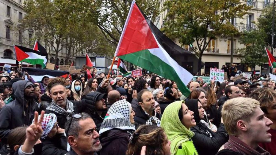 Les Français se rassemblent à Paris pour dénoncer le génocide à Gaza
