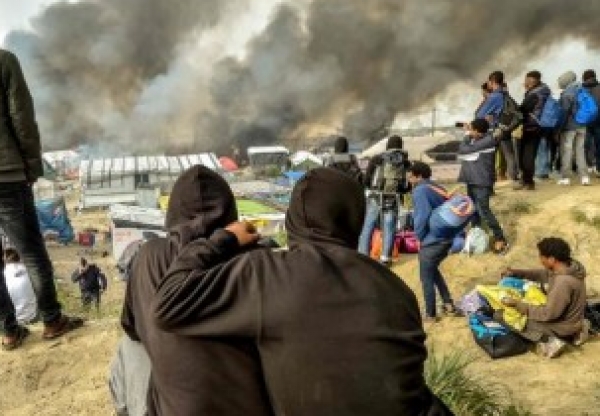 Calais: le président français ne tolérera pas de camps de migrants