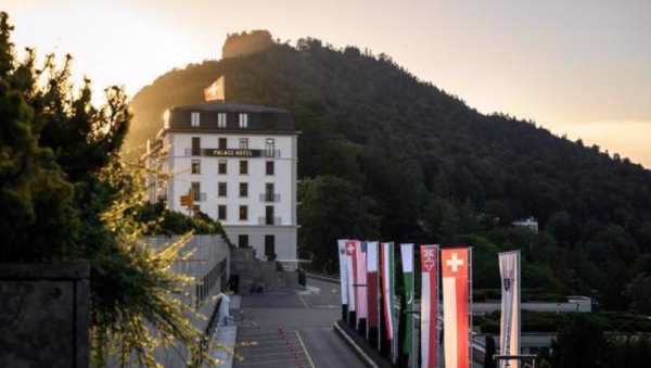 Le premier cycle de négociations entre l’Iran et les États-Unis s’est conclu après 80 minutes en Suisse