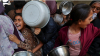 Israël tue plus de 50 Palestiniens lors de raids aériens sur des centres de distribution d'aide à Gaza