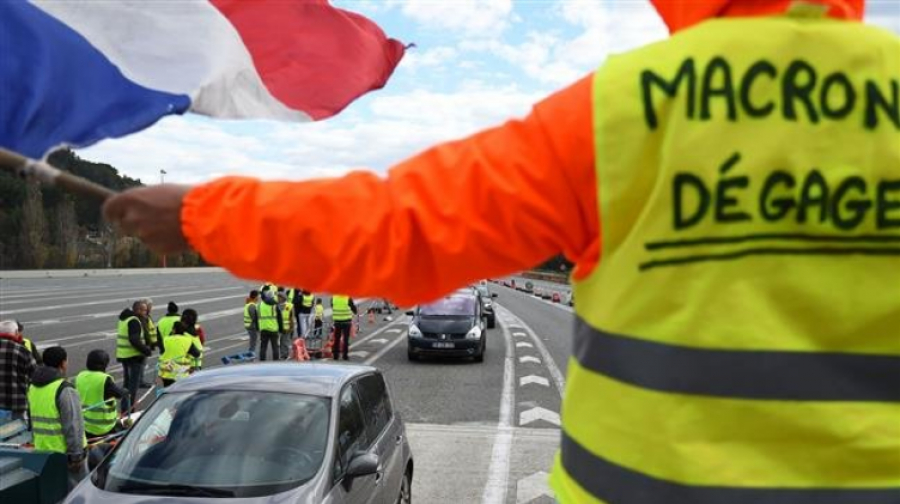 Gilets jaunes: le suivisme de Macron face aux politiques anti-iraniennes de Trump lui coûte cher