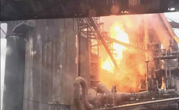 Après l&#039;USS Bonhomme Richard, une mystérieuse explosion se produit dans une sidérurgie