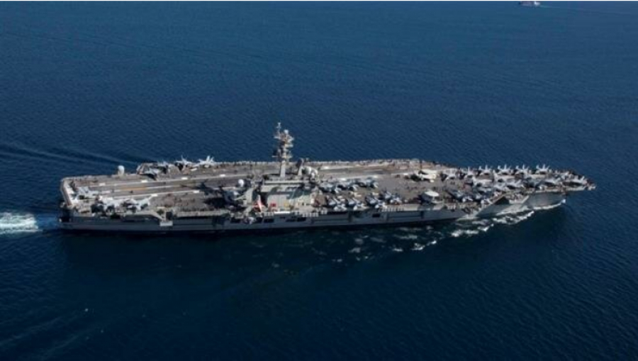 Le porte-avions USS Lincoln continue à naviguer dans la mer d’Oman