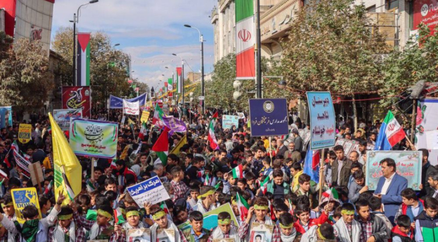 Les Iraniens commémorent l&#039;anniversaire de la prise de contrôle du nid d’espionnage US dans plus de 900 villes