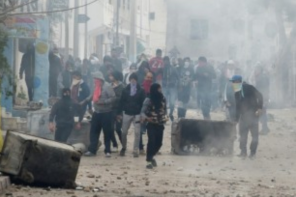 Le PM tunisien dénonce le pillage des biens publics