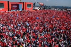 Grand rassemblement anti-putsch à Istanbul