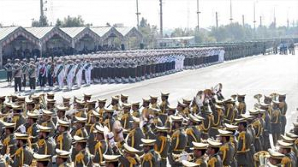 L’Iran répond à nous « nouvelle stratégie » et prend en charge ses forces armées